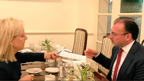 Videgaray y Nielsen dialogan sobre familias separadas