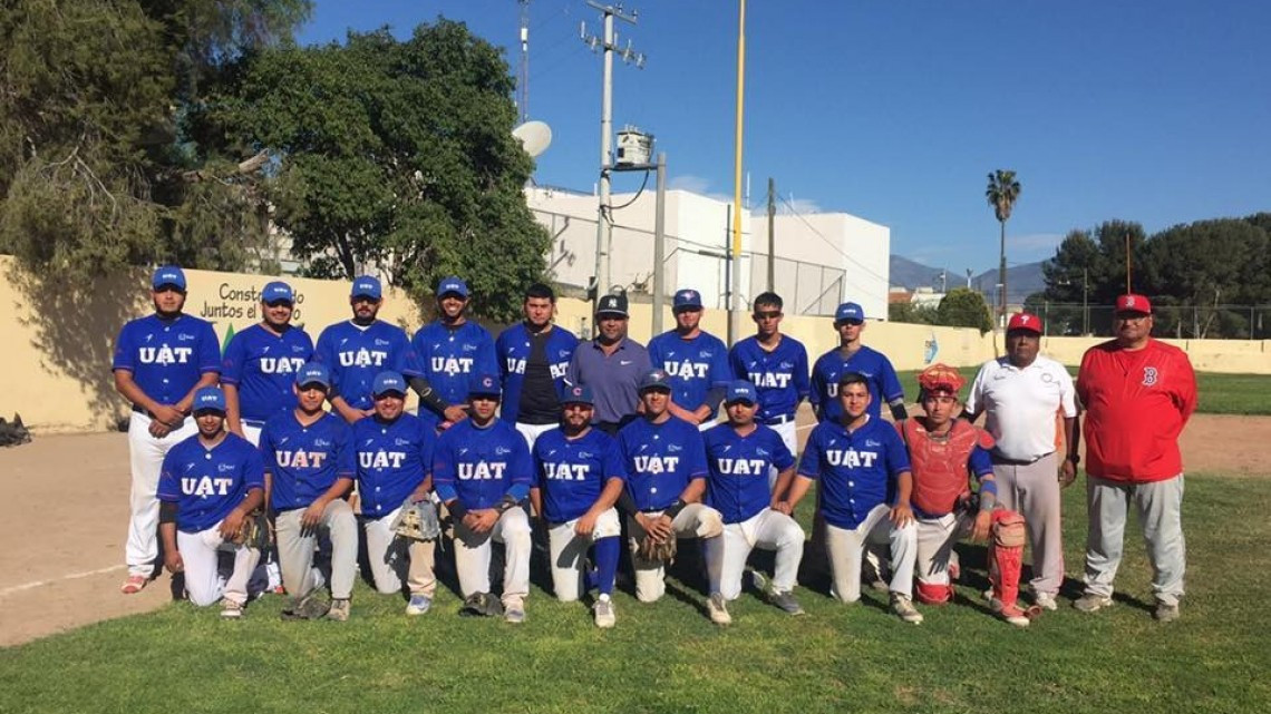 Entrega Maki Ortiz más de 13 MDP para titulación de universitarios