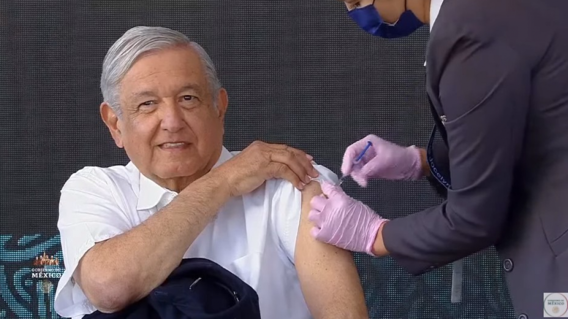 Inicia aplicación de refuerzo de vacuna contra COVId-19 a adultos mayores en México