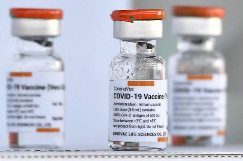 INAI pide a Cofepris transparentar autorización de vacunas Coronavac