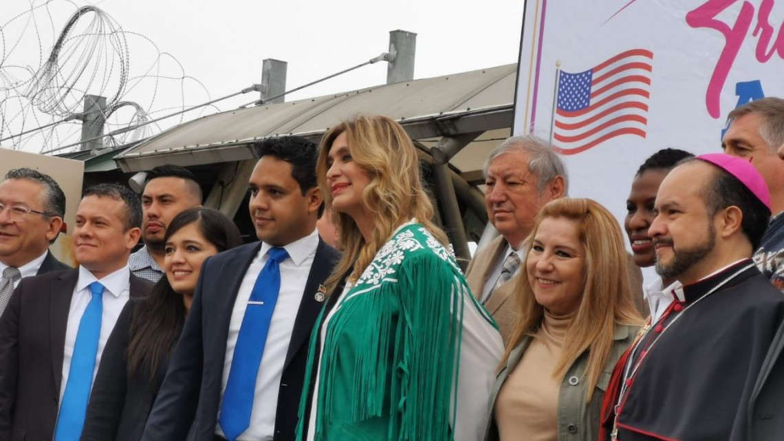 Presiden Alcaldes de Reynosa e Hidalgo, ceremonia del abrazo