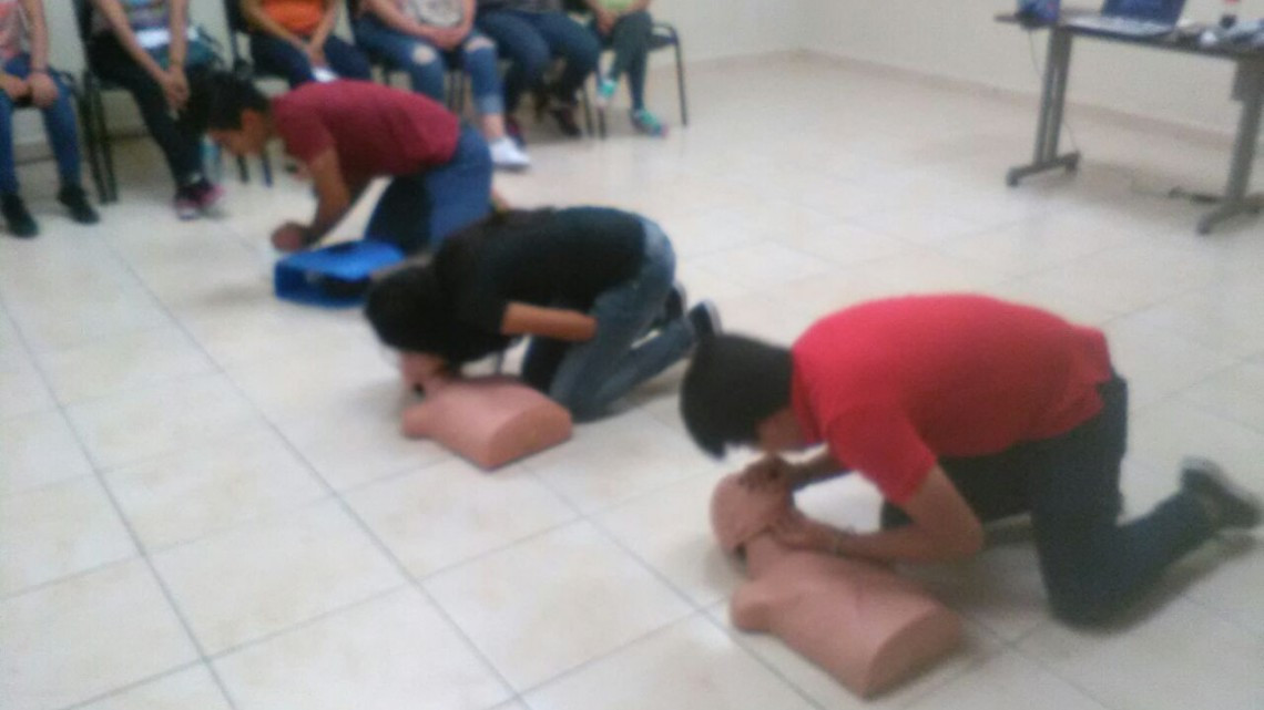 Capacitan a personal encargado de campamentos de verano