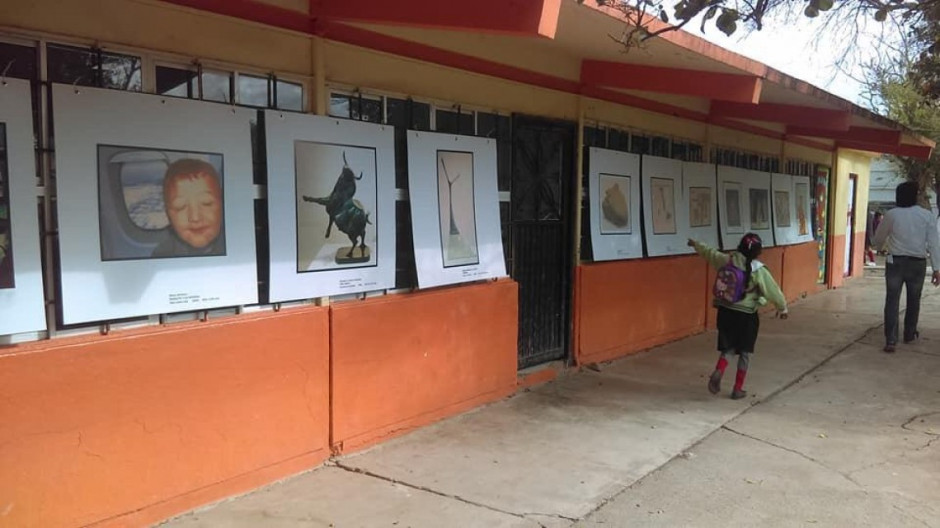 Llevan obras de arte a escuelas rurales