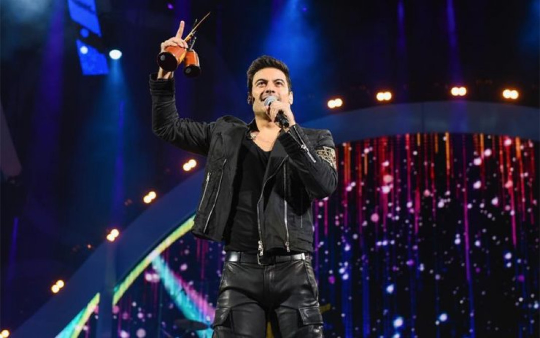 Carlos Rivera regala pizza a fans que esperaban por conseguir boletos para su concierto