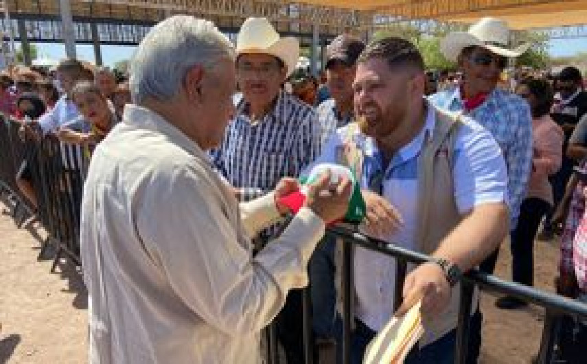 “Vamos a seguir buscándolos”: AMLO a familiares de desaparecidos