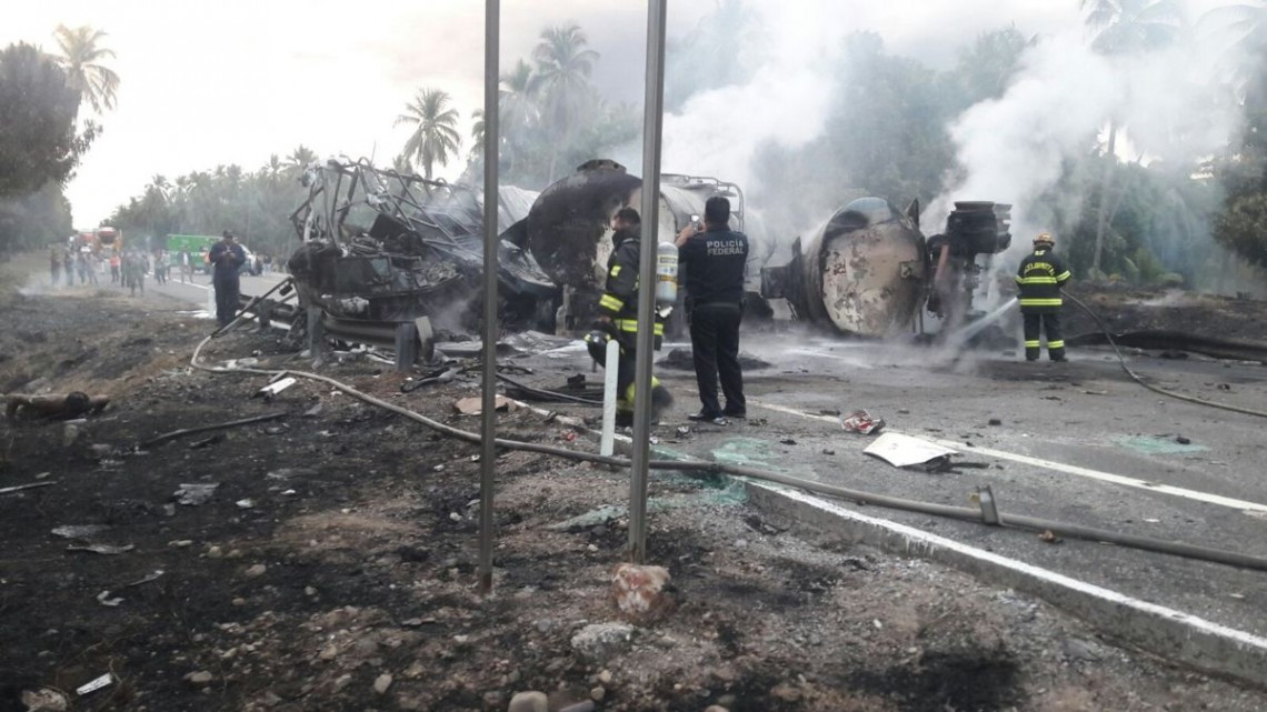 Explosión en autopista Siglo 21 de pipa en Morelia