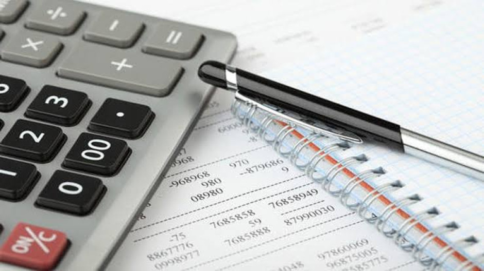 2022 empieza con nuevos impuestos a cigarros, gasolina y refresco