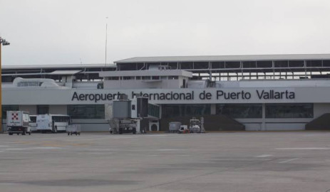 Aeropuerto de Puerto Vallarta, reanuda operaciones tras paso de huracán "Patricia"