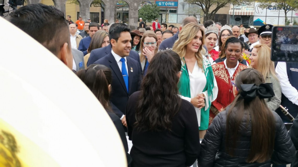 Presiden Alcaldes de Reynosa e Hidalgo, ceremonia del abrazo
