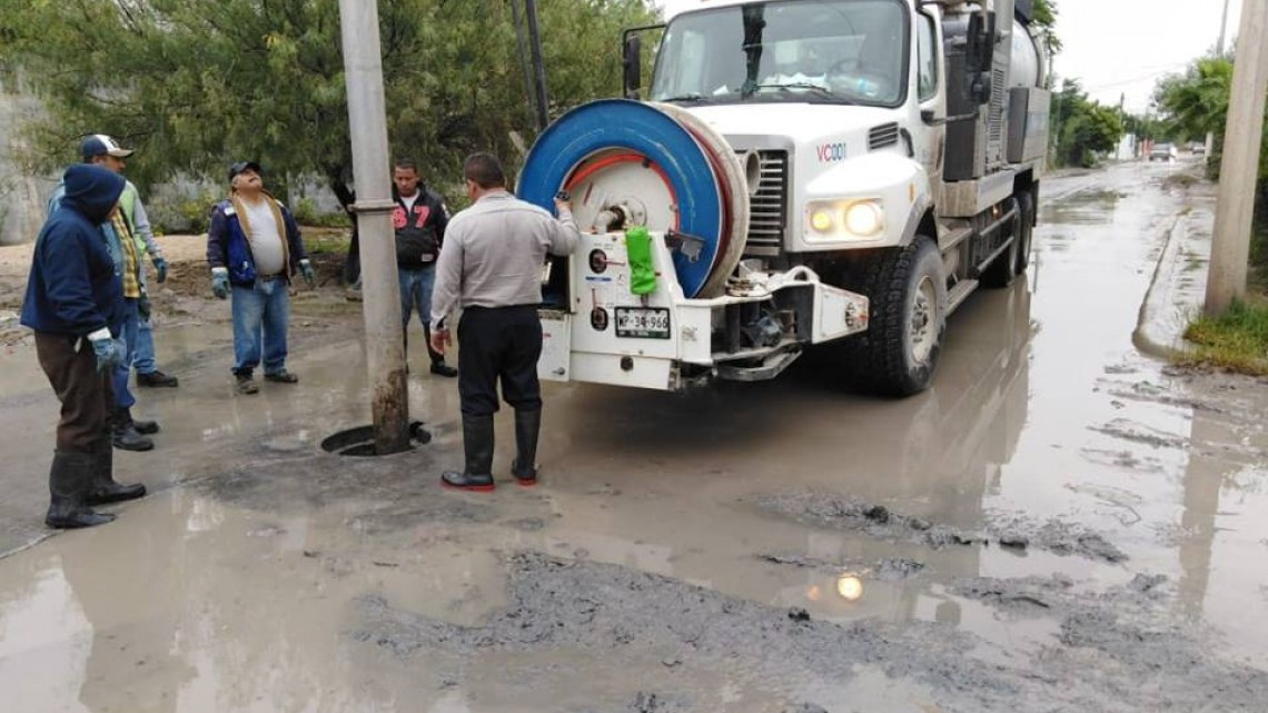 Comapa trabaja con equipo vactor