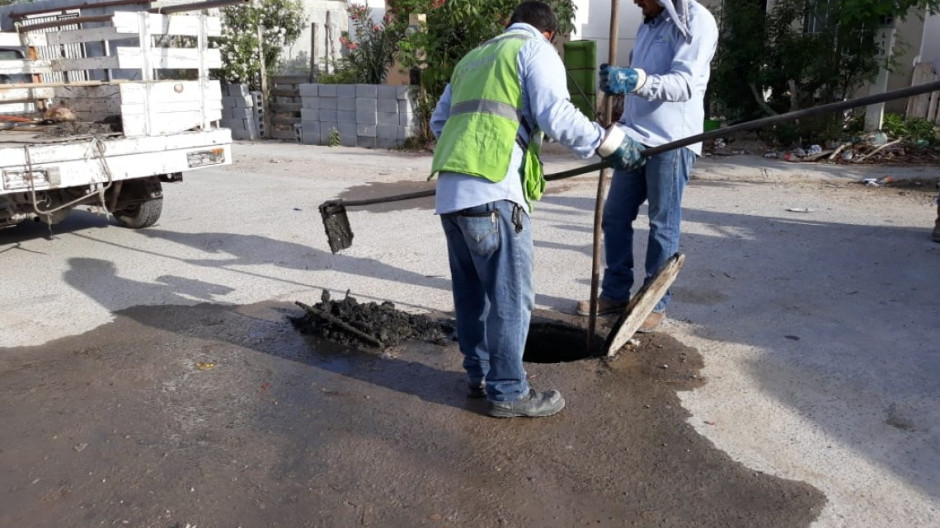 Basura y grasa obstaculizan servicio de drenaje