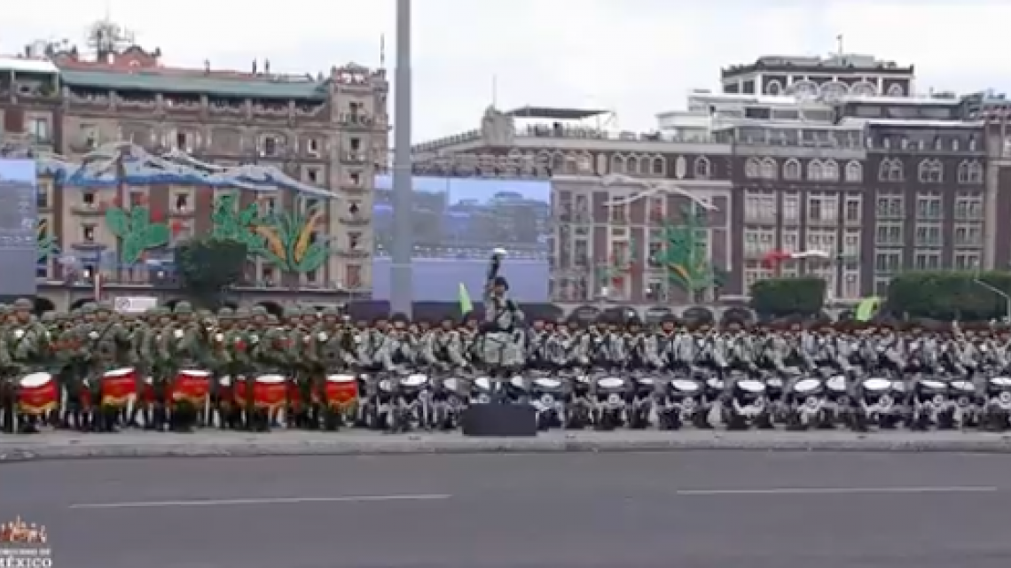Encabeza AMLO desfile militar por el 212 aniversario de la Independencia de México