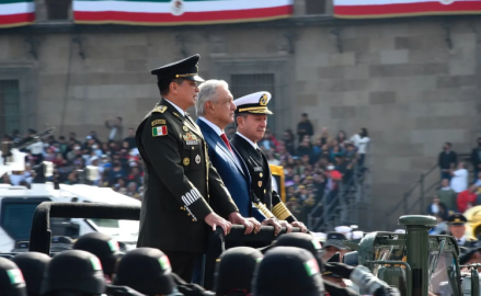 Aprovecha AMLO desfile militar para hacer llamado a la paz mundial y cese al conflicto Rusia-Ucrania 