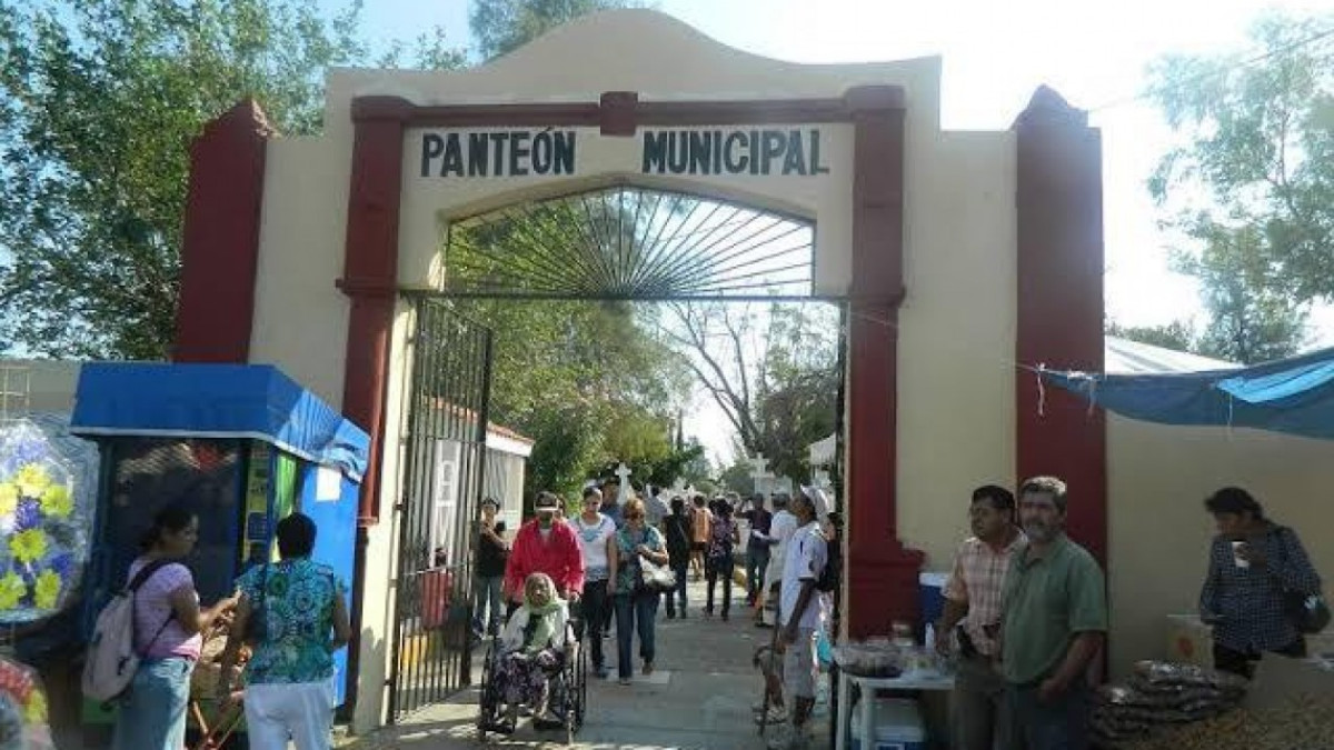 Panteones abrirán al 50 %; piden no permanecer más de 40 minutos al interior 