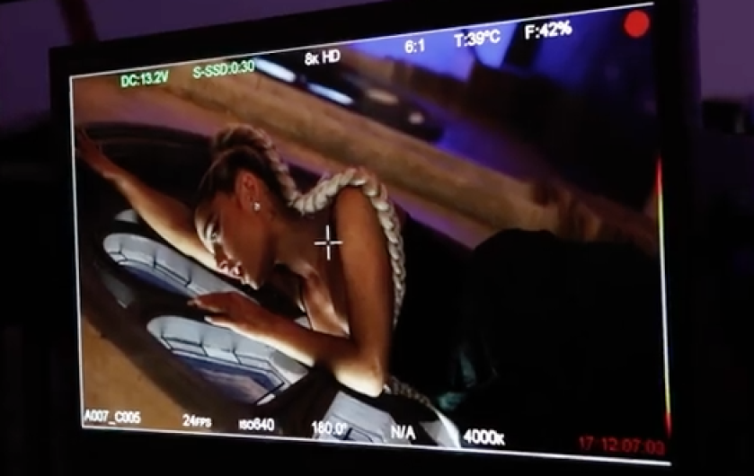 Ariana Grande comparte detrás de cámaras de videoclip