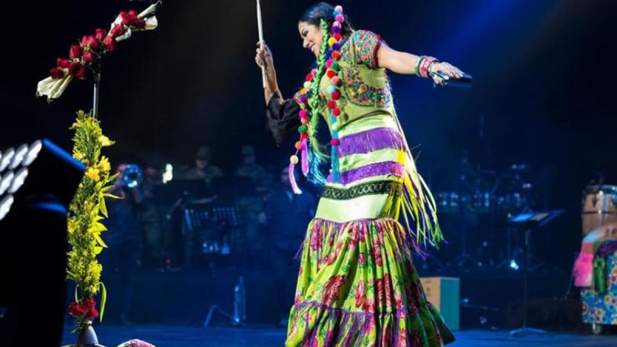 Encanta Lila Downs a Monterrey