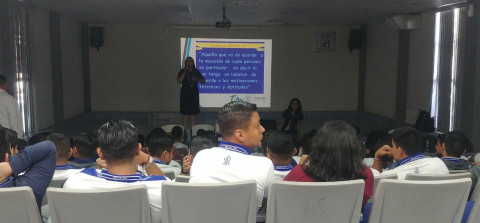 Busca Jovenes Tam asesorar a estudiantes para el futuro