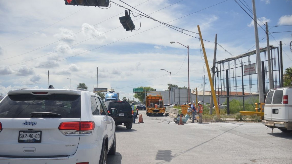 Instalan 'espiras' para agilizar tráfico en semáforos 