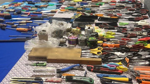 Decomisan celulares, droga y armas punzocortantes en dos prisiones de Hidalgo