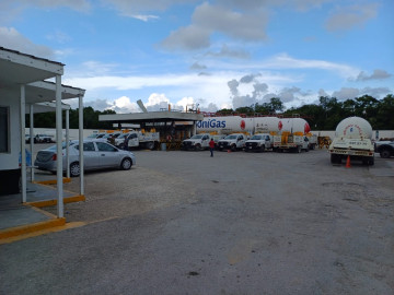 Tras una presunta maniobra incorrecta, explota tanque de gas en Cancún