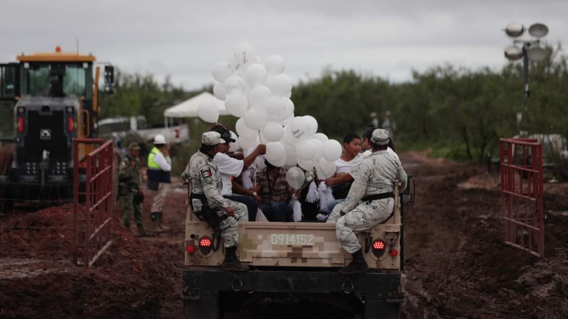 Familiares hacen misa a mineros de Coahuila