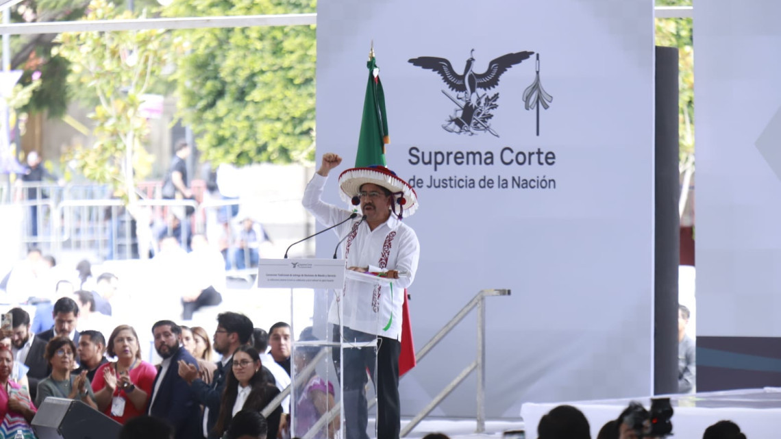 Inicia ceremonia de entrega de Bastón de Mando a los ministros de la SCJN