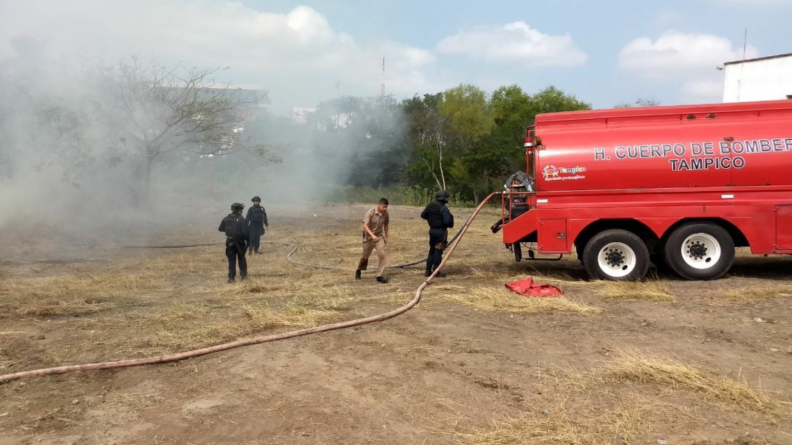 Evacuan a 90 personas de asilo por quema de pastizal
