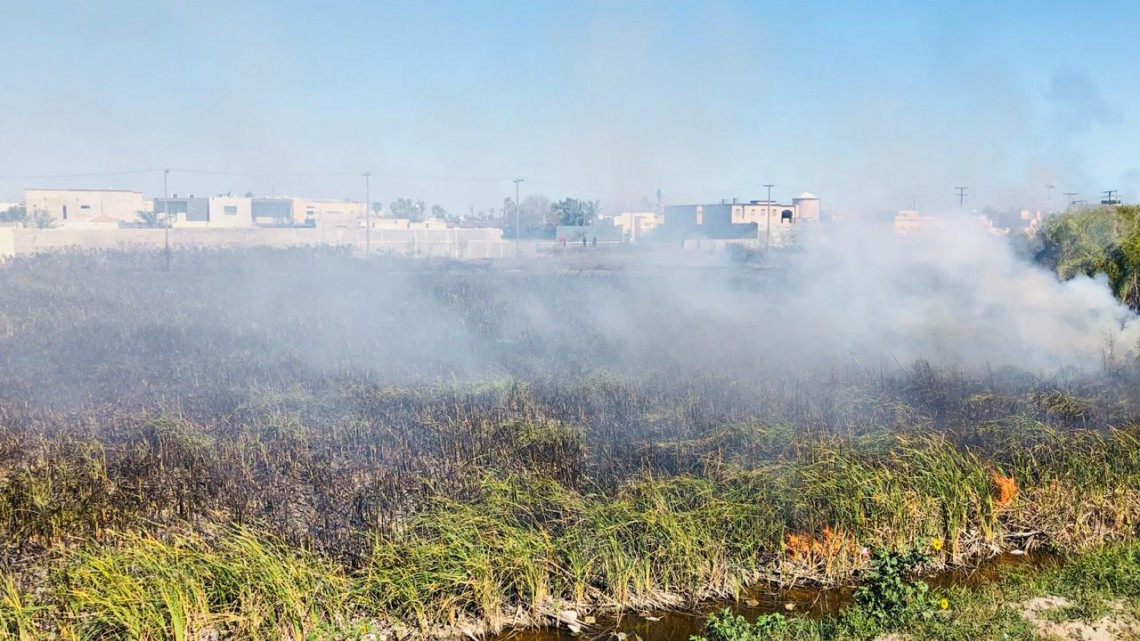 Cierran la Pedro Cárdenas por incendio de zacatal