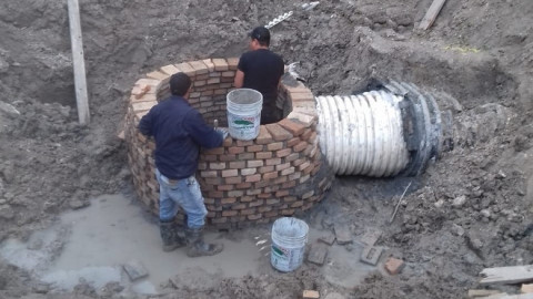 Soluciona COMAPA brote de aguas residuales en Paseo de la Cañada