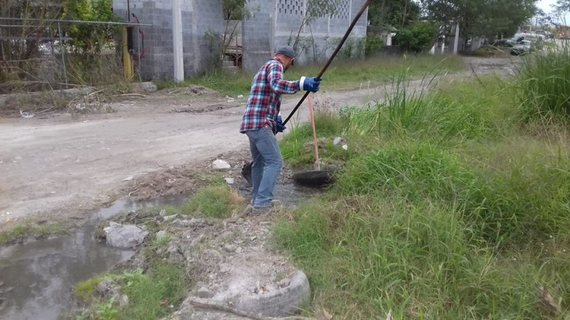 Comapa trabaja con equipo vactor