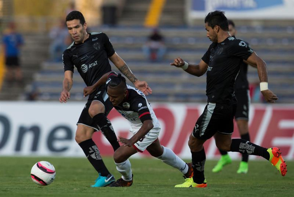 Lobos da la sorpresa y vence a Monterrey 2-1  