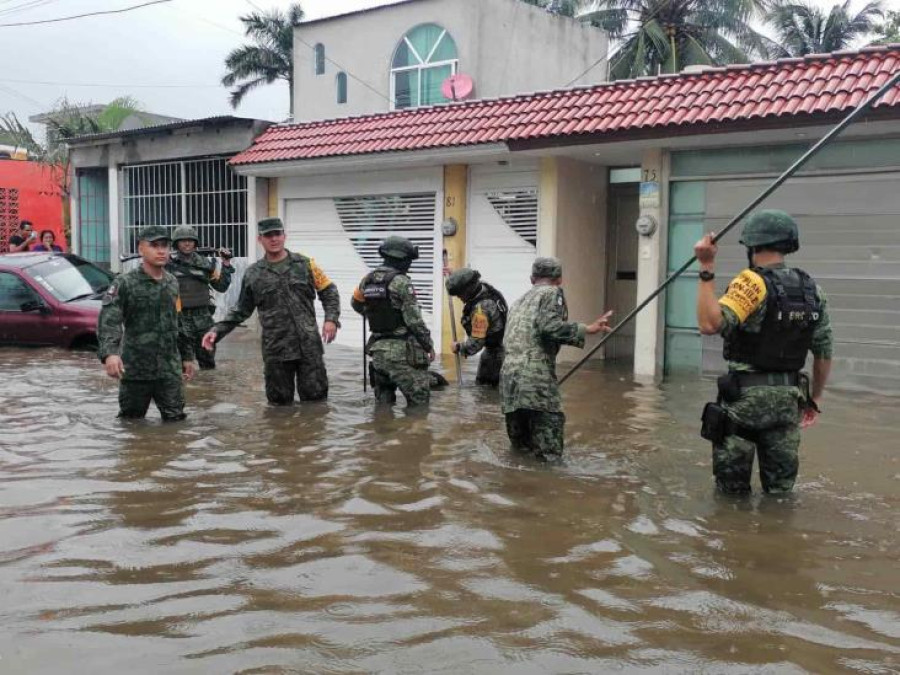 Anuncia AMLO aplicación del Plan DN-III en Veracruz por fuertes lluvias e inundaciones