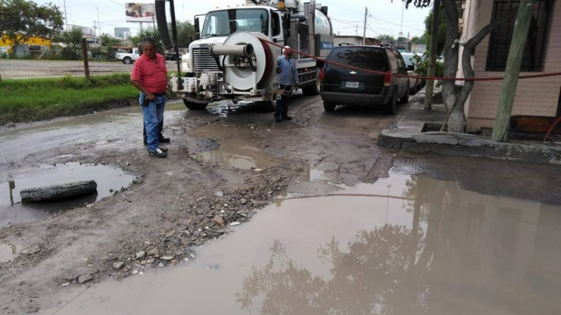 Comapa trabaja con equipo vactor