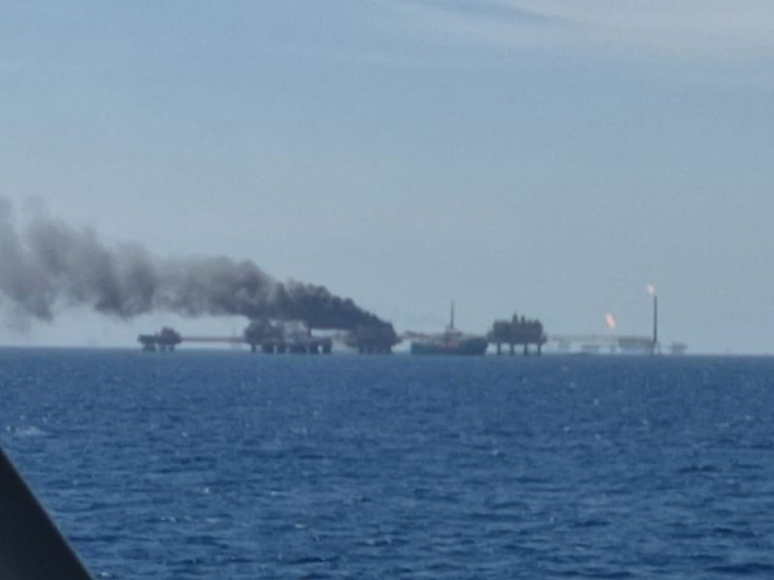 Se registra explosión en plataforma marina de Pemex en Campeche; deja cinco heridos
