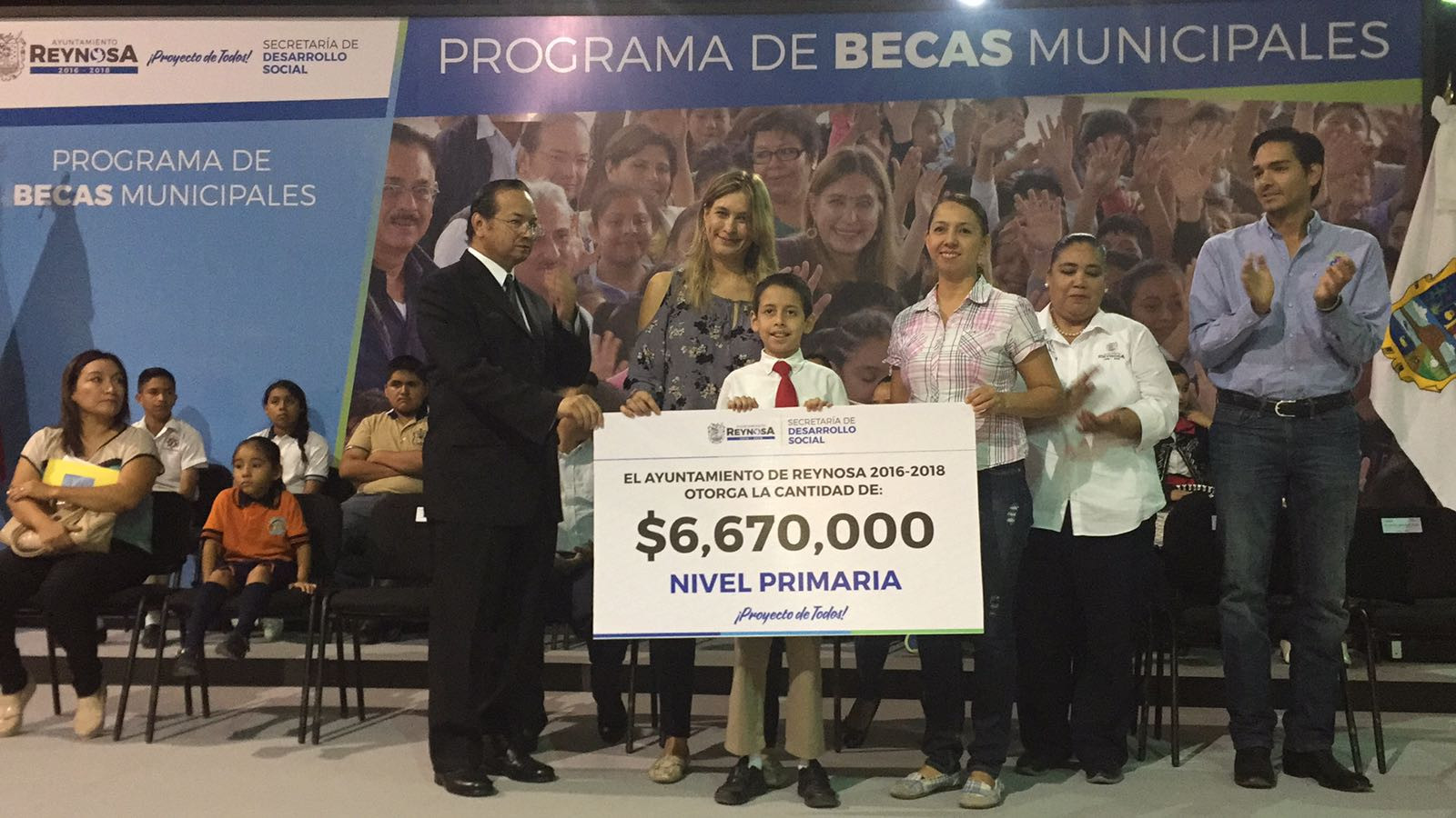 Encabeza Maki Ortiz entrega de 7 mil becas municipales   