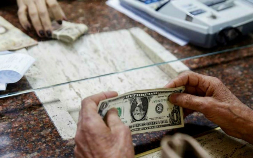 Dólar a la venta en 19.90 pesos en el AICM