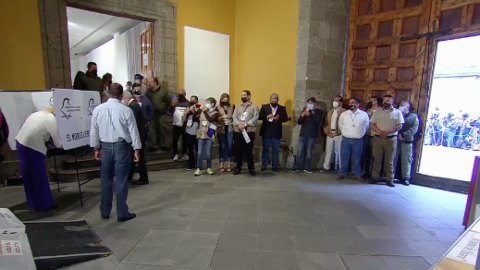 Emite AMLO su voto en el Museo de Arte de la SHCP 