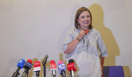 Xóchitl Gálvez reta a AMLO a buscar pruebas en su contra y denunciarla