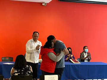 Familias mexicanas se reencuentran en NY tras décadas separadas 