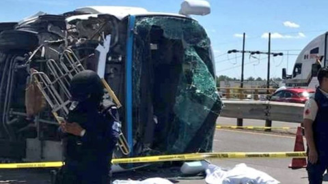 Volcadura de autobús deja dos muertos y 14 lesionados en Guanajuato