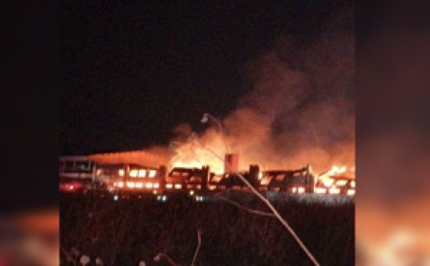 Incendio consume bodega de cartón en Chalco, EdoMex