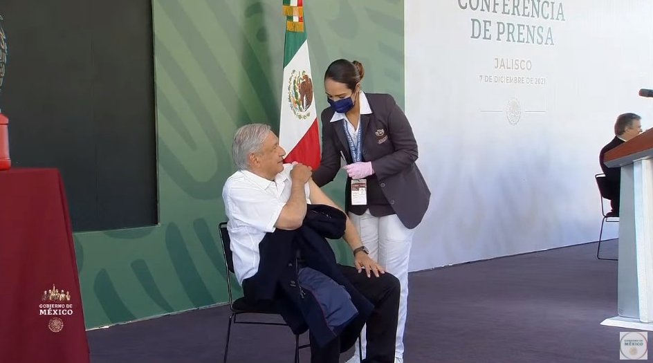 Inicia aplicación de refuerzo de vacuna contra COVId-19 a adultos mayores en México