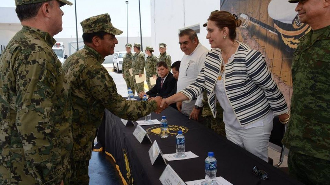 Asiste alcaldesa a entrega-recepción del Mando de Armas