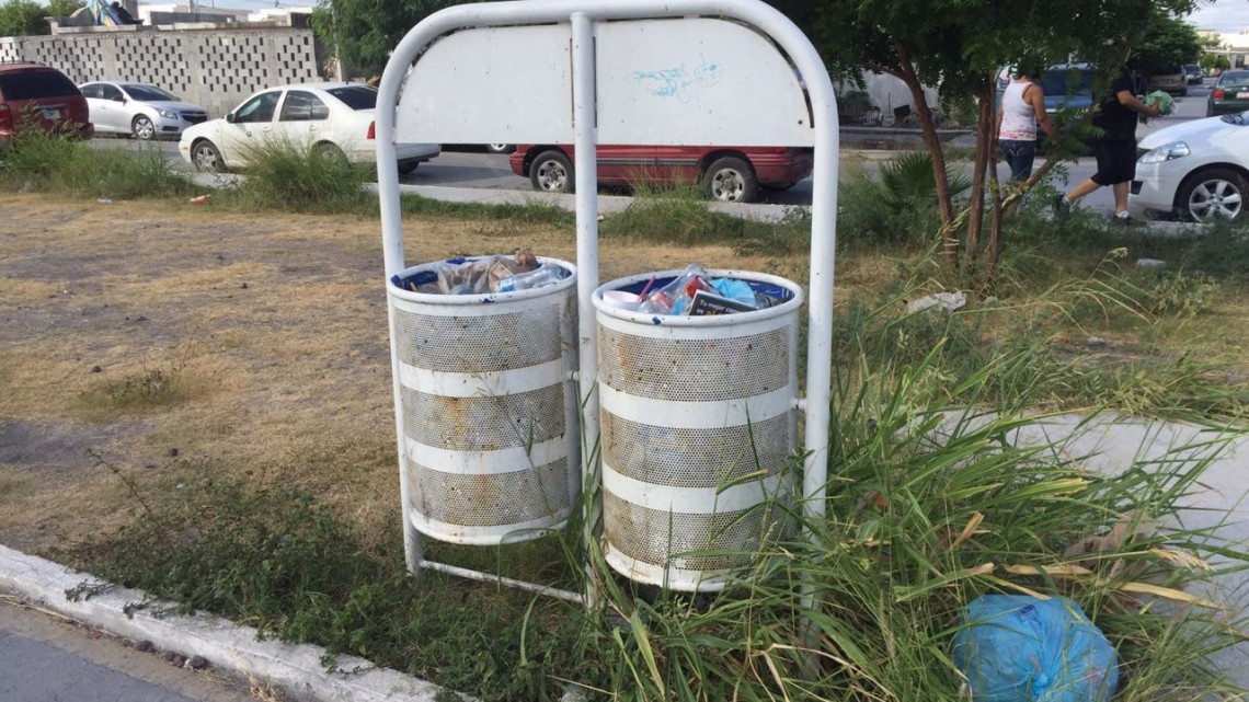 Basura se apodera del área verde de Casa Blanca 