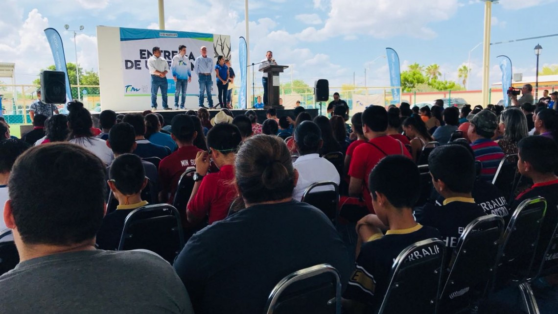 Entrega el INDE uniformes a equipos deportivos en Mier 1 de septiembre de 2018