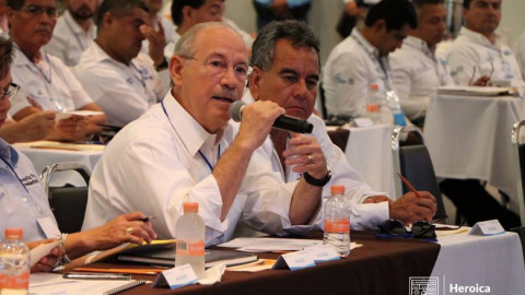 Asiste alcalde a foro "Tratamiento de aguas residuales y Protección de Manantiales"