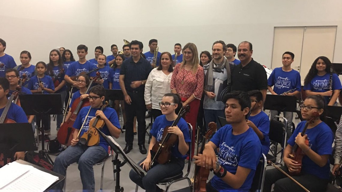 Encuentro Juventud Sinfónica Tamaulipeca recibe felicitación de Maki