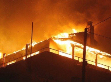 Incendios rodean a Atenas con saldo inicial de 50 muertos y 150 heridos