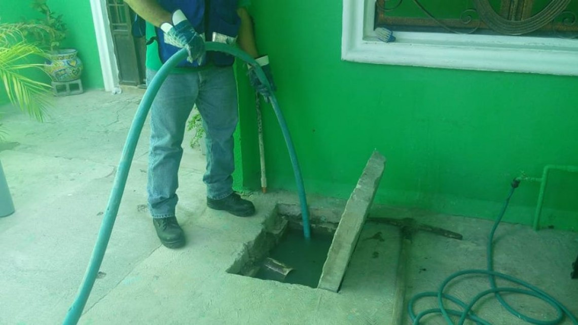 Comapa trabaja con equipo vactor