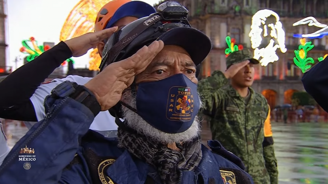 19 de septiembre: Izan la bandera en el Zócalo en memoria de las víctimas de los sismos del 85 y 2017